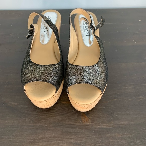 *2/$30 summer clearout* Cordani cork wedge heels - Picture 4 of 8